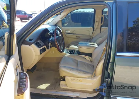 2008 Cadillac Escalade Standard from USA, damaged, VIN 1GYEC638X8R182437